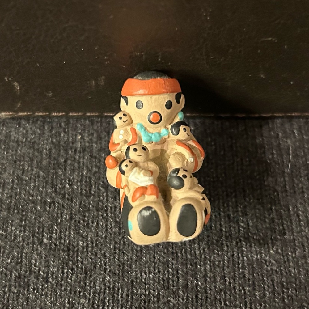 MINIATURE CLEO TEISSEDRE Navajo Native American Storyteller Figurine Signed